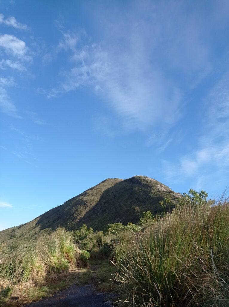 Pedra Cabeça de Dragão vista por um mirante