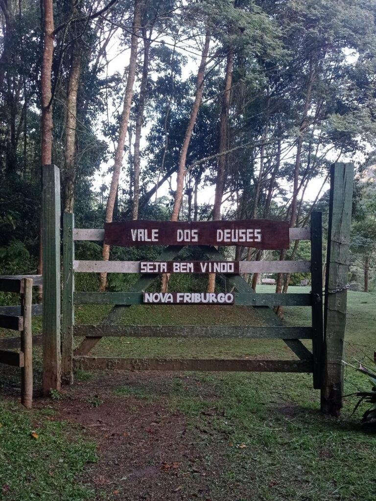 Porteira de acesso ao Vale dos Deuses