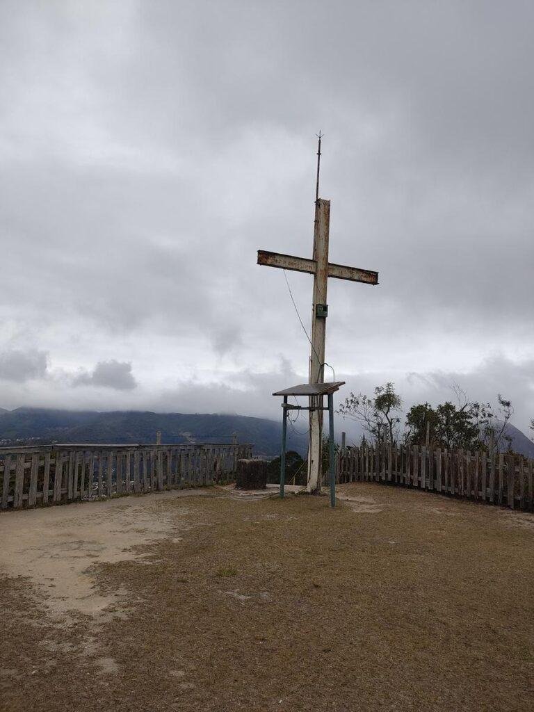 Morro da Cruz, trilha no interior do Rio