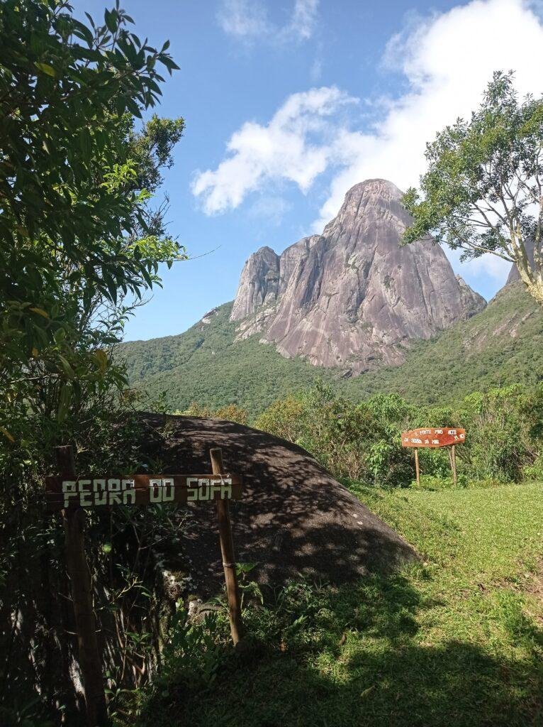 Pedra do Sofá no Parque Estadual dos Três Picos